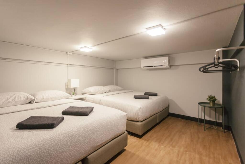 Appartamento S1 Large Duplex Silom 3 Beds, Full Kitchen Wifi Bangkok Esterno foto