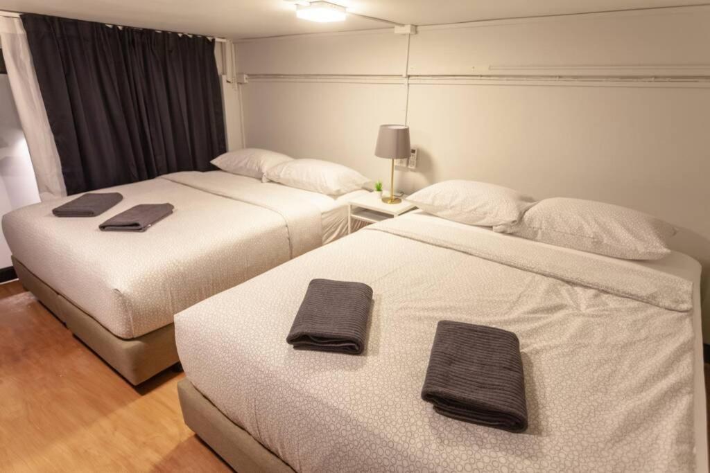 Appartamento S1 Large Duplex Silom 3 Beds, Full Kitchen Wifi Bangkok Esterno foto